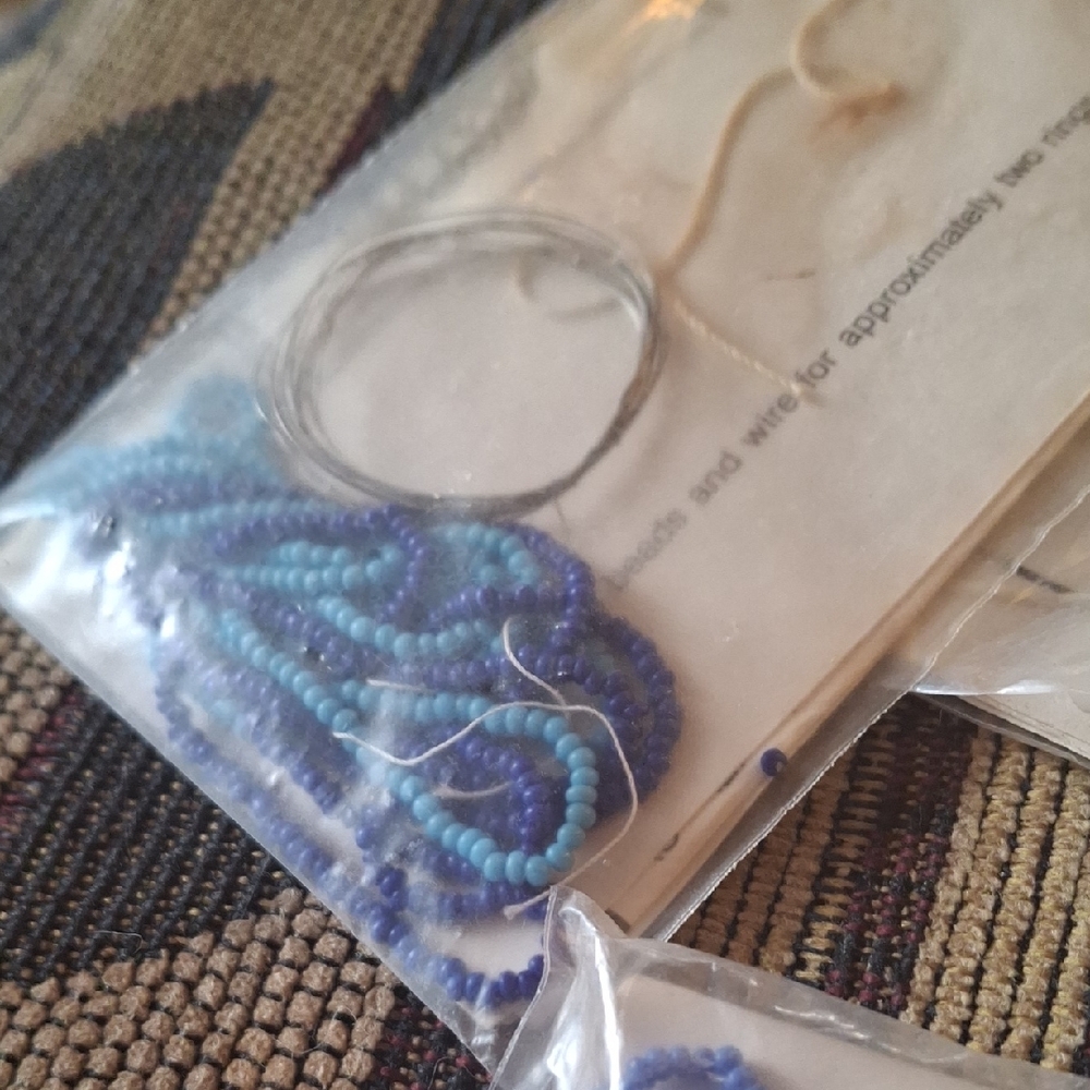 Beaded Ring Kit Pack - White Paper Packaging - Picture 9 of 10
